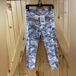 Fabletics mila pocket capri NWT